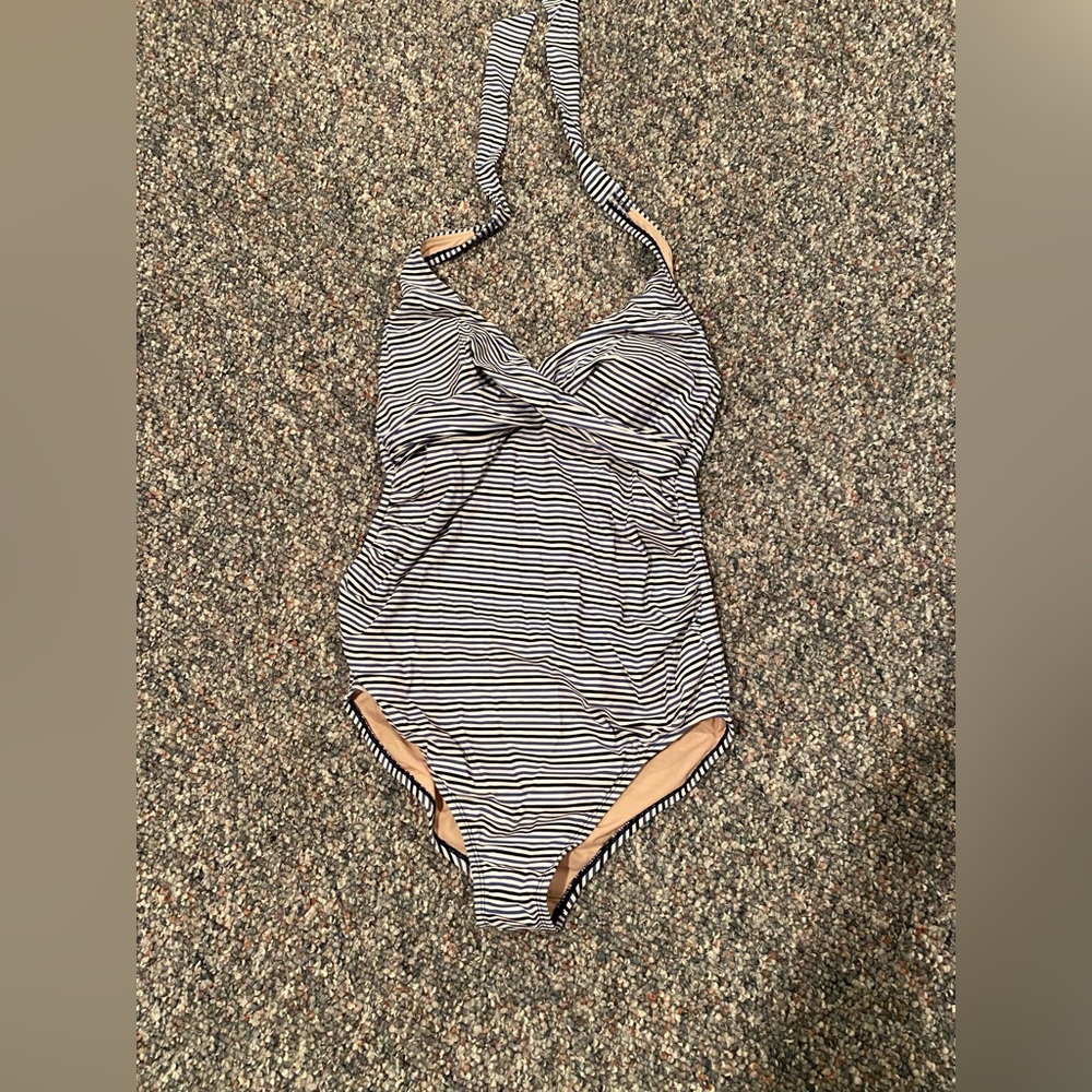 Liz Lange Maternity Swimsuit size Medium (barely worn)